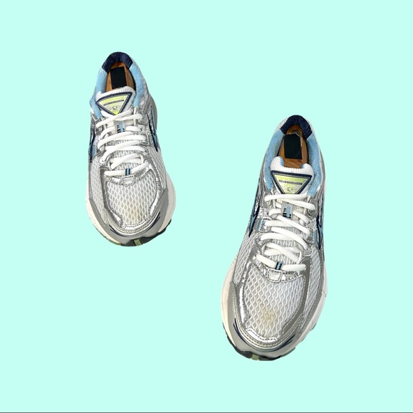 Brooks GTS 11 Adrenaline Size 8 Women's Running Shoes 1200821B306 - Picture 2 of 12